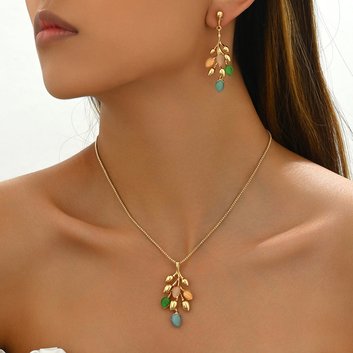 Deva Suit Wheat Copper Necklace and Earrings Jewelry Set Side View