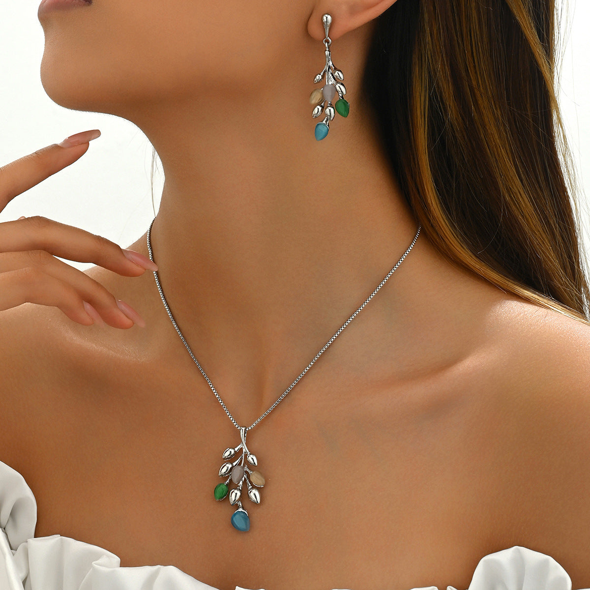 Deva Suit Wheat Copper Necklace and Earrings Jewelry Set Silver View