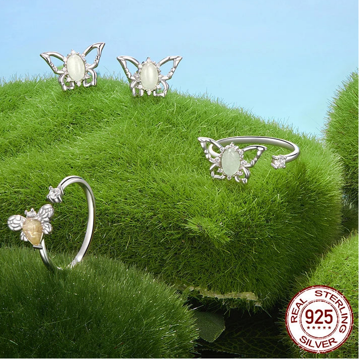 Deva 925 Sterling Silver Bee Adjustable Ring Embellished with Jade
